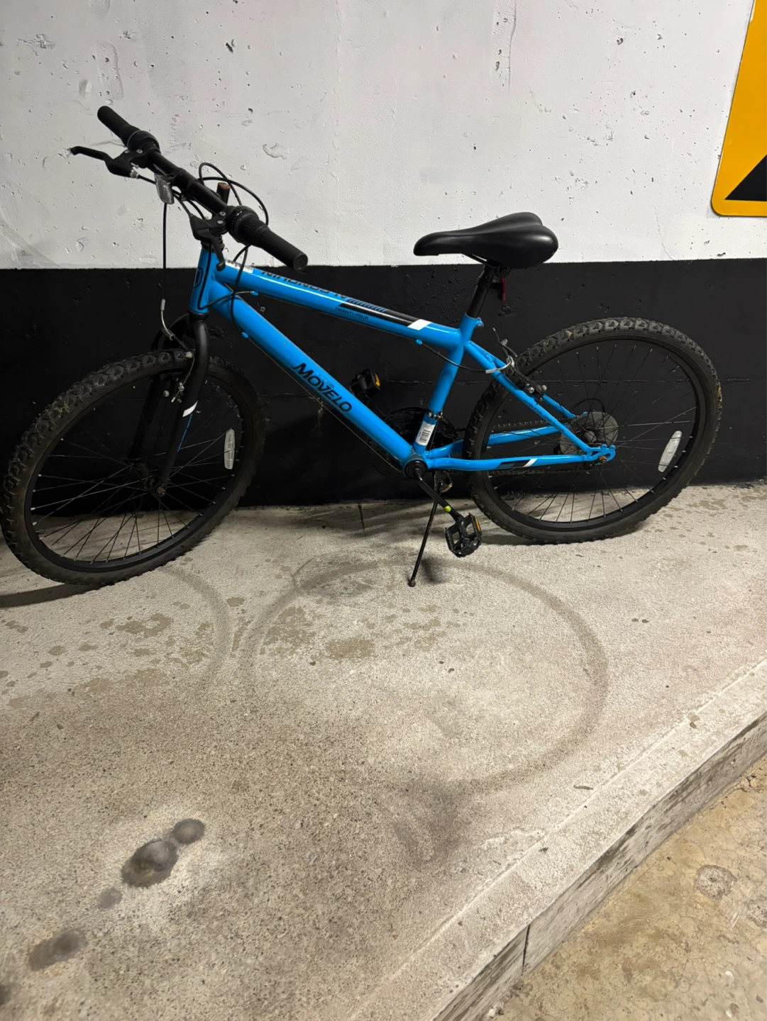 Blue Movelo Mountain Bike
