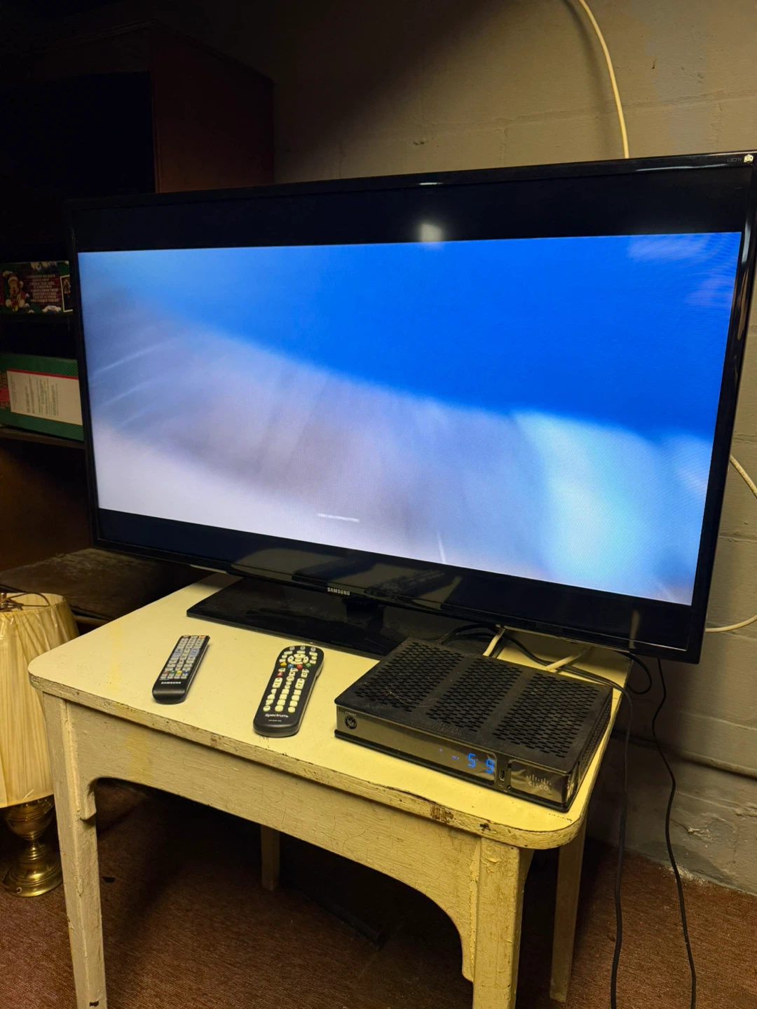 48” Samsung tv with remote