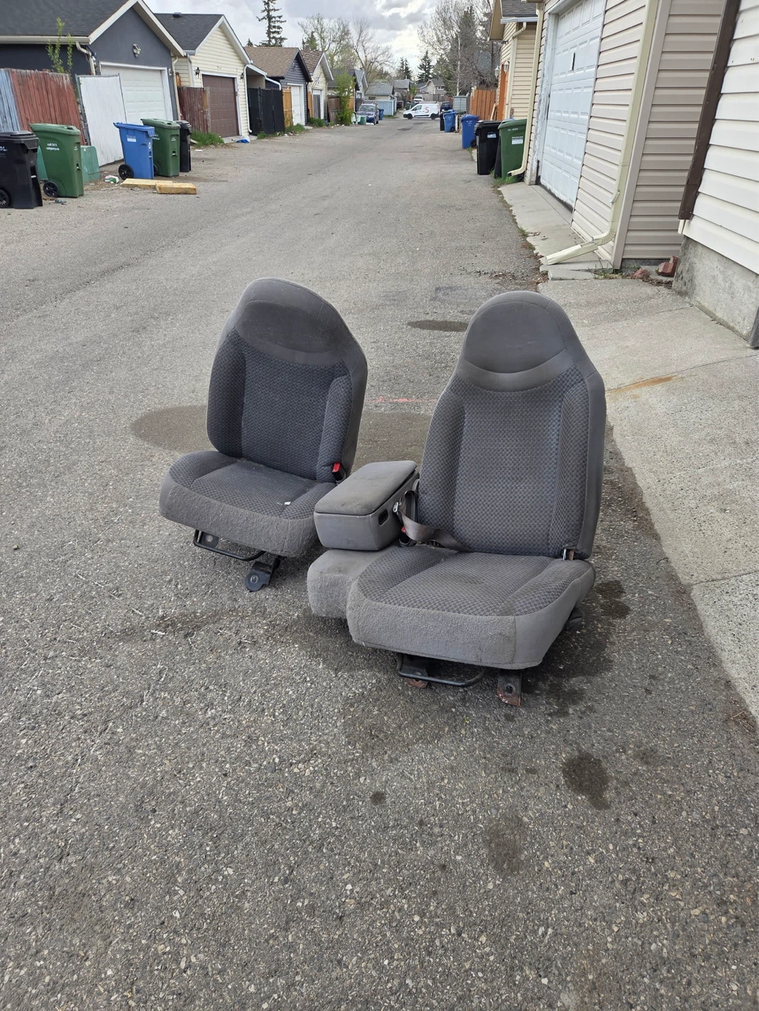 Grey Fabric Front Car Seats with Console - photo 2