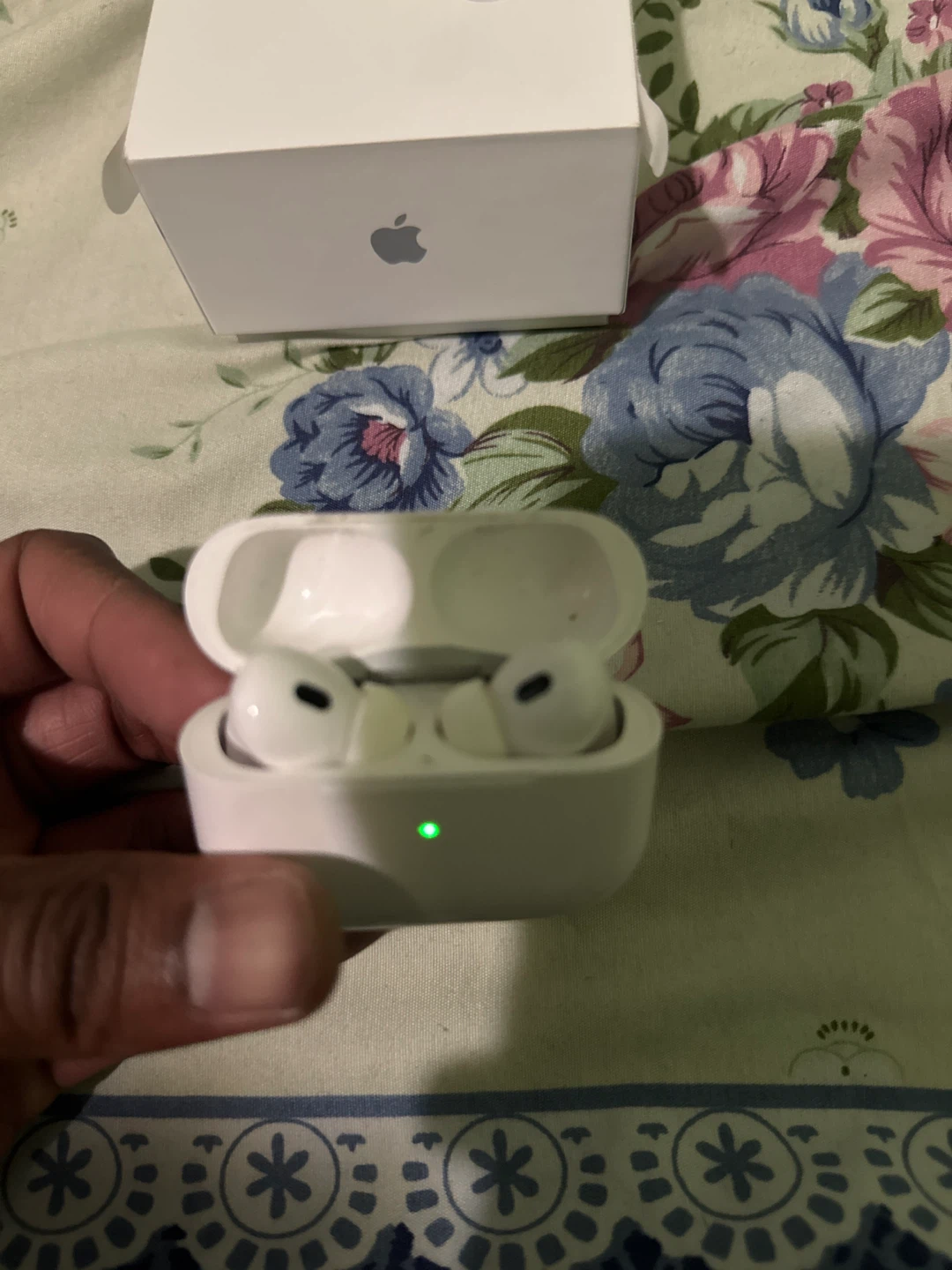 Apple AirPods Pro (2nd generation) Charging Case and Earbuds - photo 2