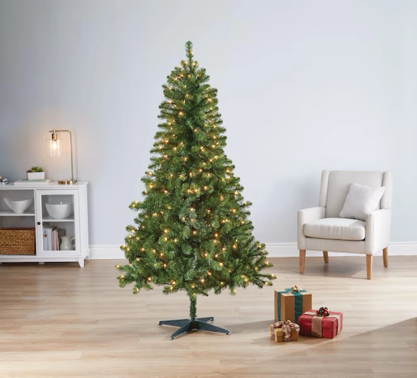 🎄NEW TREE — PRE LIT, 6 & 1/2 FEET TALL
