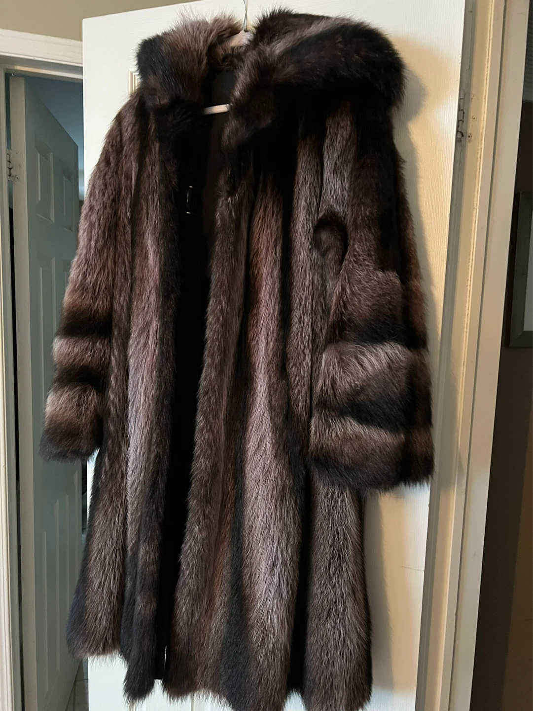 Polar Fox Women’s Fur Coat, Medium Size. - photo 2