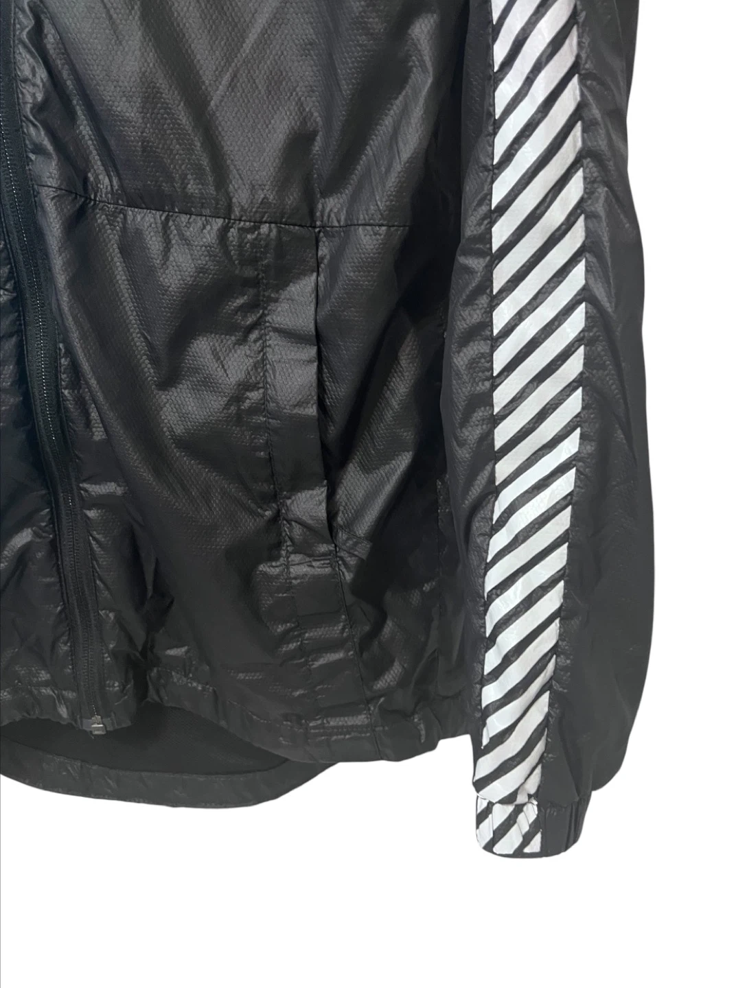 Helly Hansen  Windbreaker– Black – Youth Size 14 / Medium - photo 2