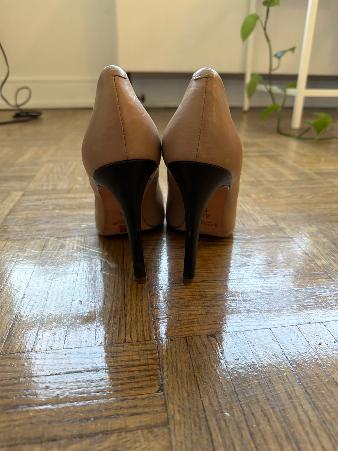 COACH New York Women's Heels Size 8.5 Tan Leather T-Strap Pumps - photo 4