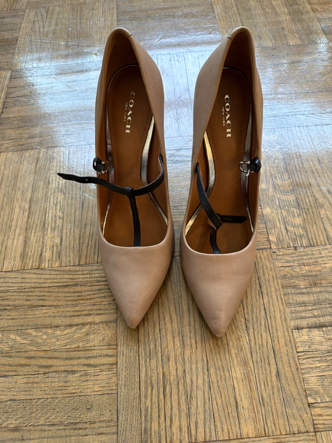 COACH New York Women's Heels Size 8.5 Tan Leather T-Strap Pumps