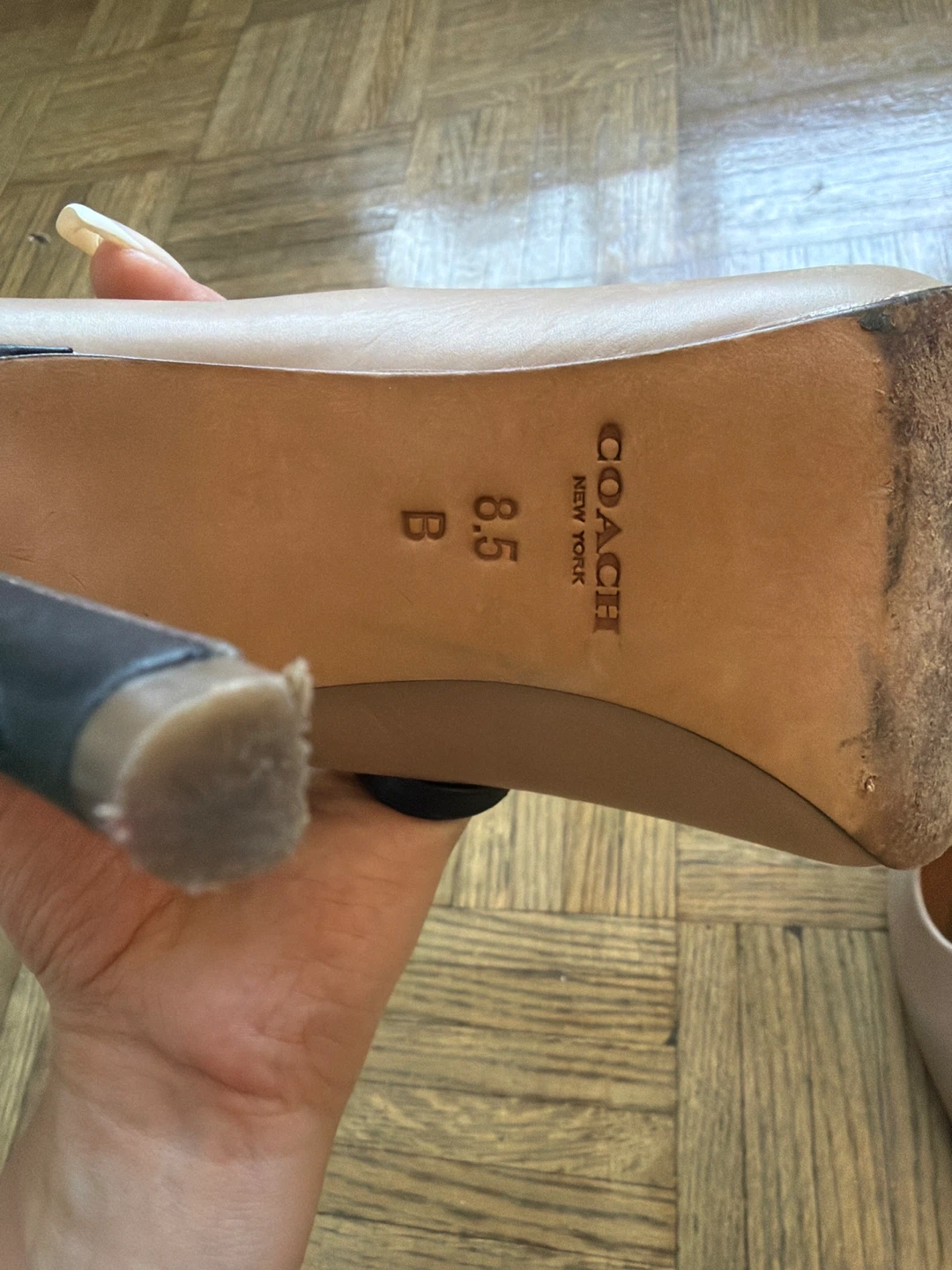 COACH New York Women's Heels Size 8.5 Tan Leather T-Strap Pumps - photo 2