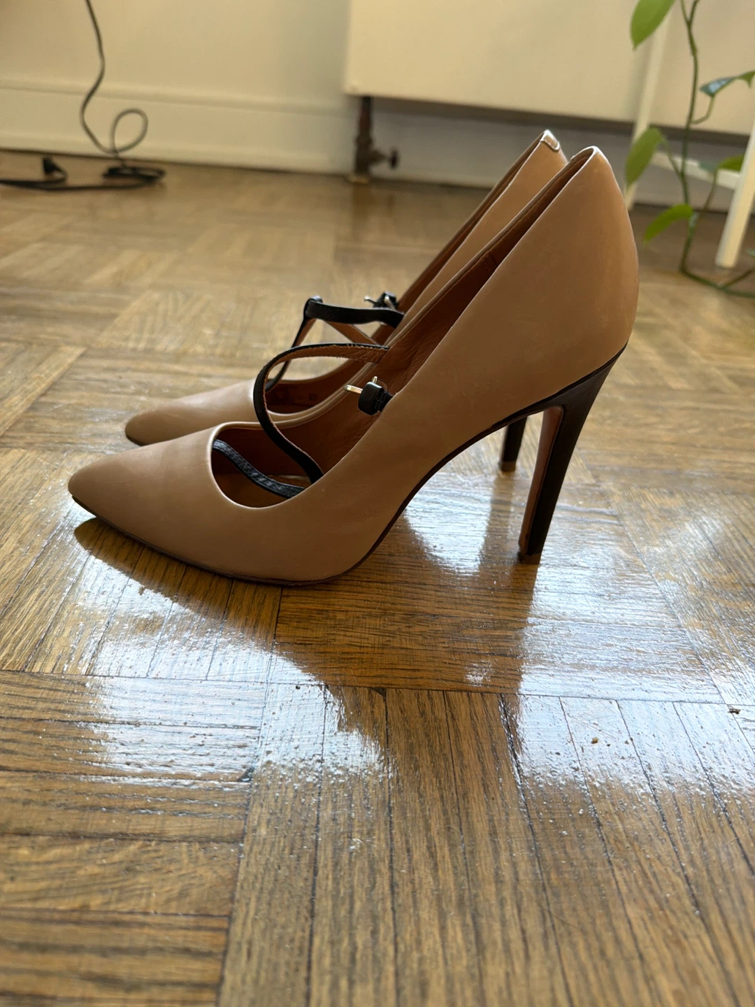 COACH New York Women's Heels Size 8.5 Tan Leather T-Strap Pumps - photo 5