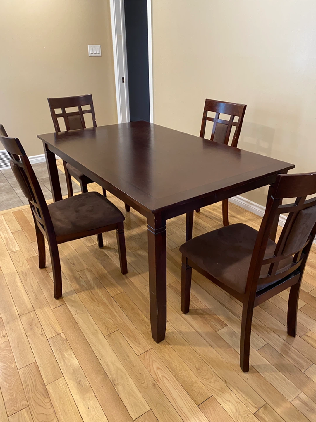 Lark Manor 5-Piece Wood Dining Set (CAN DELIVER)