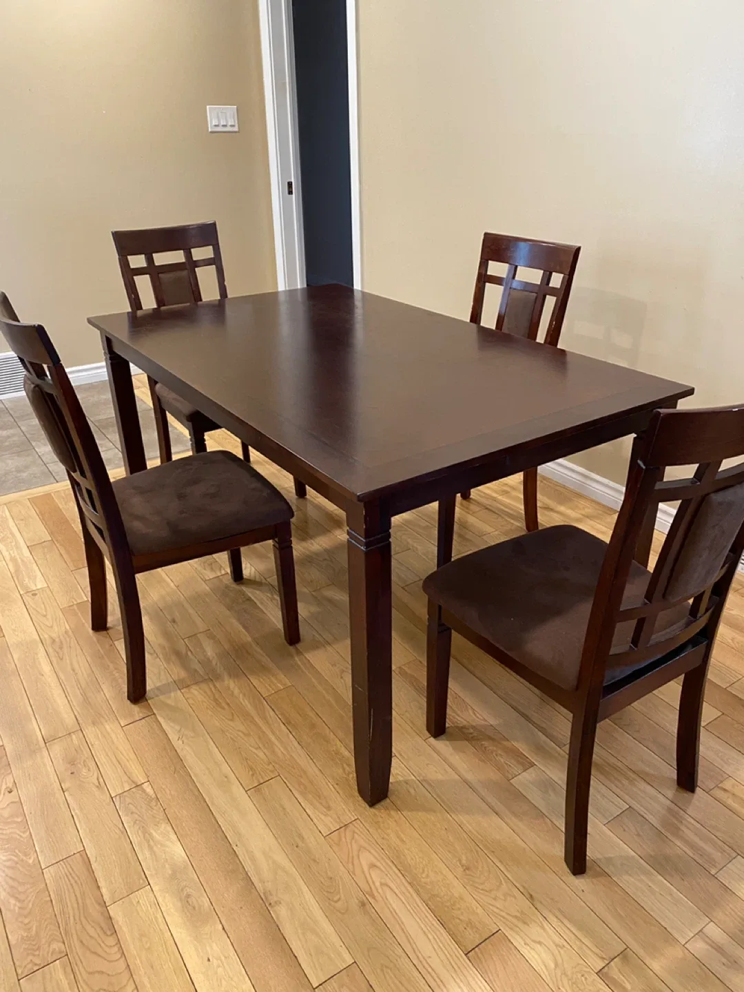 Lark Manor 5-Piece Wood Dining Set (CAN DELIVER)