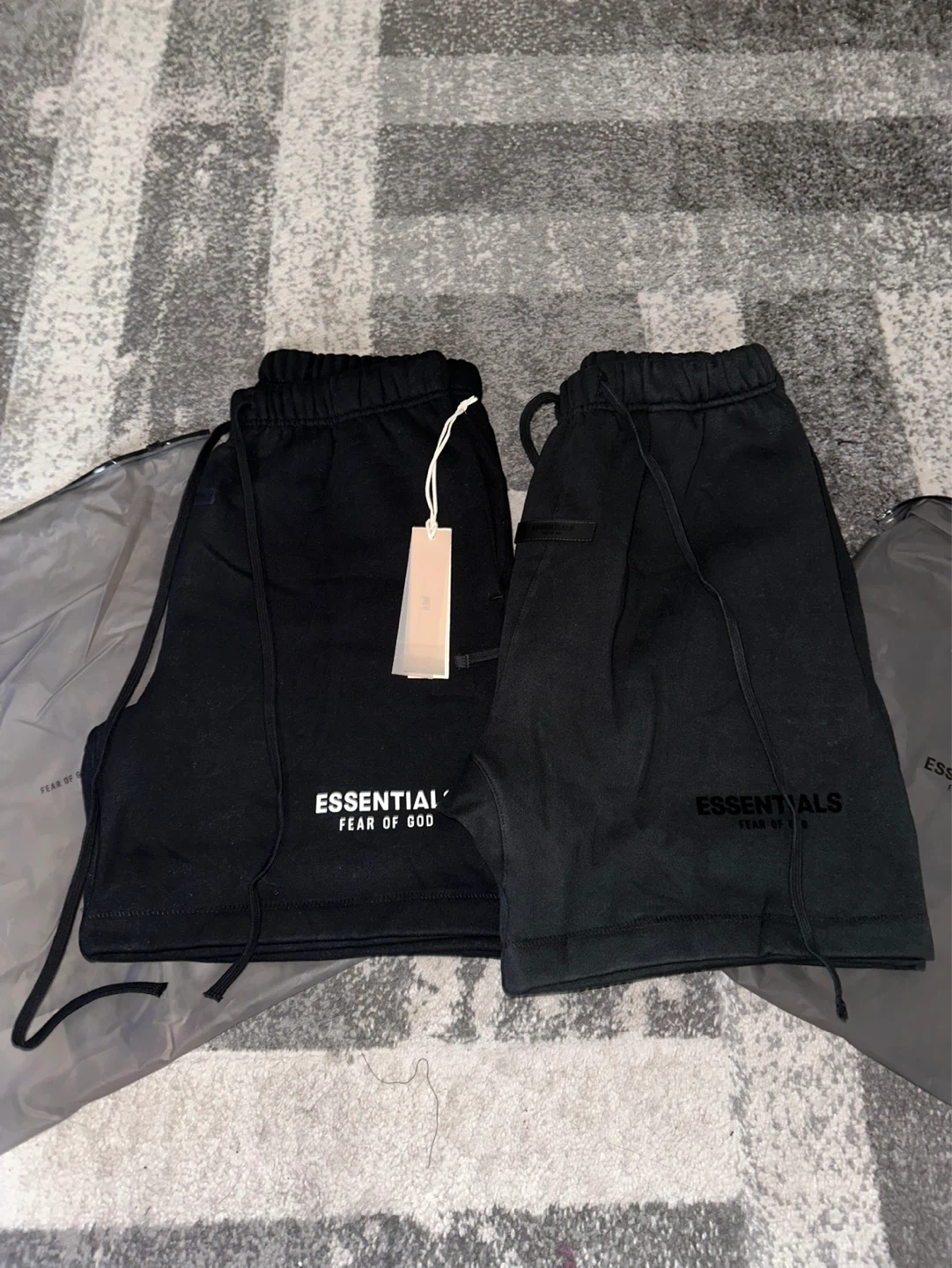 ESSENTIAL SHORTS BLACK