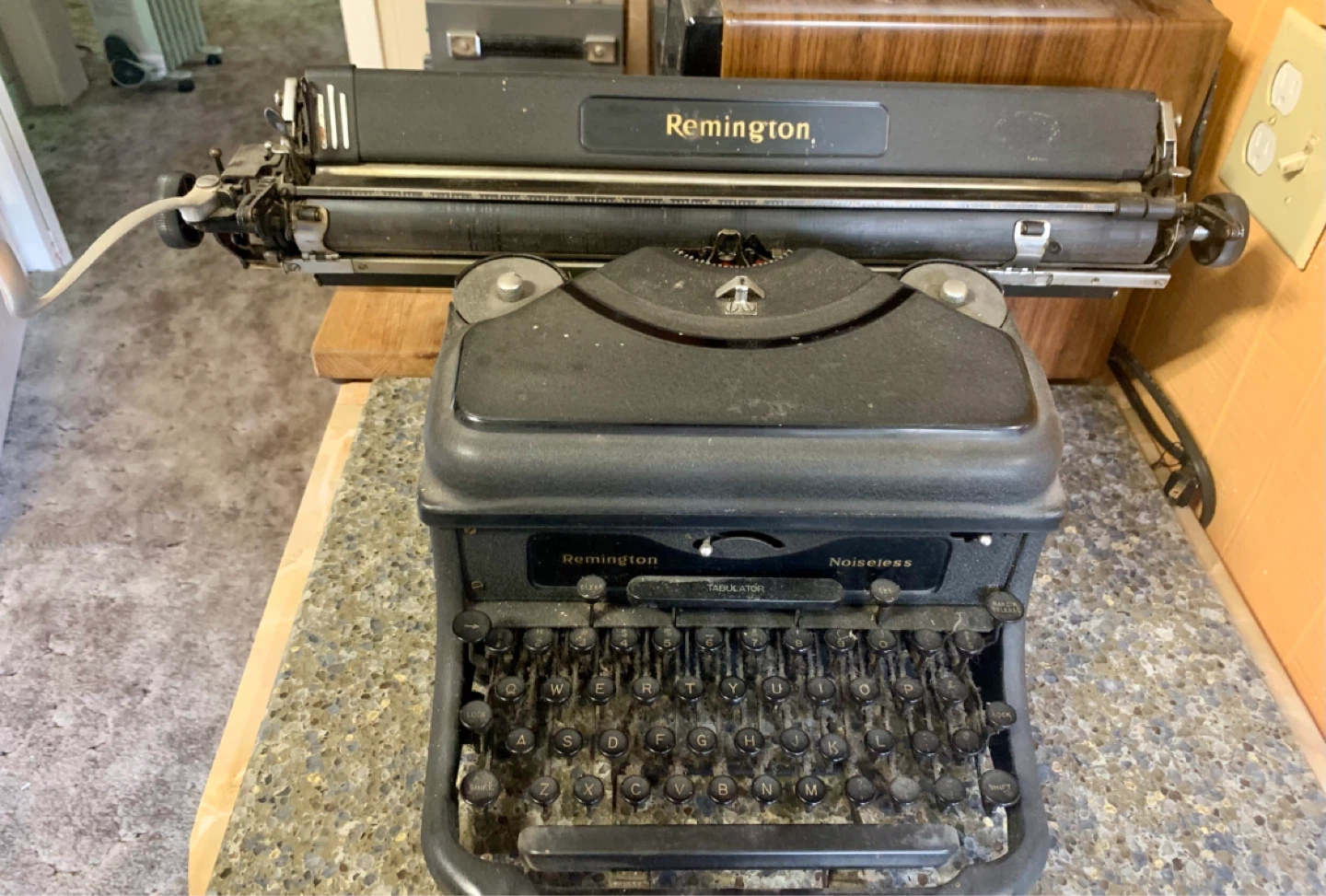 Vintage Remington Noiseless Typewriter
