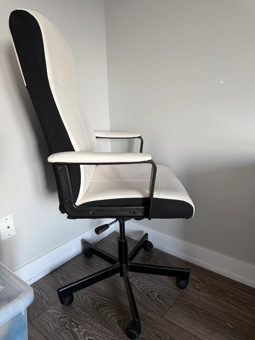 IKEA MILLBERGET swivel chair - photo 2