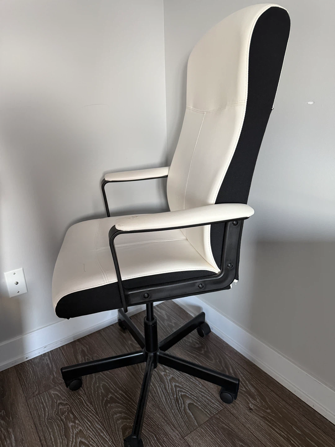 IKEA MILLBERGET swivel chair - photo 4