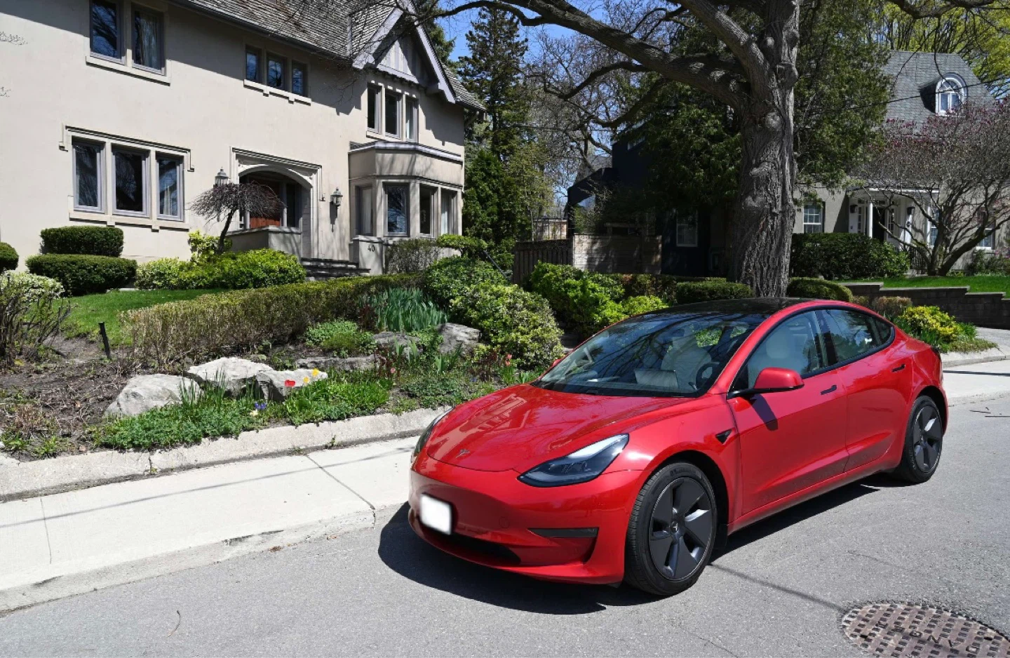 2021 Tesla Model 3 Long Range AWD – Red / White Interior