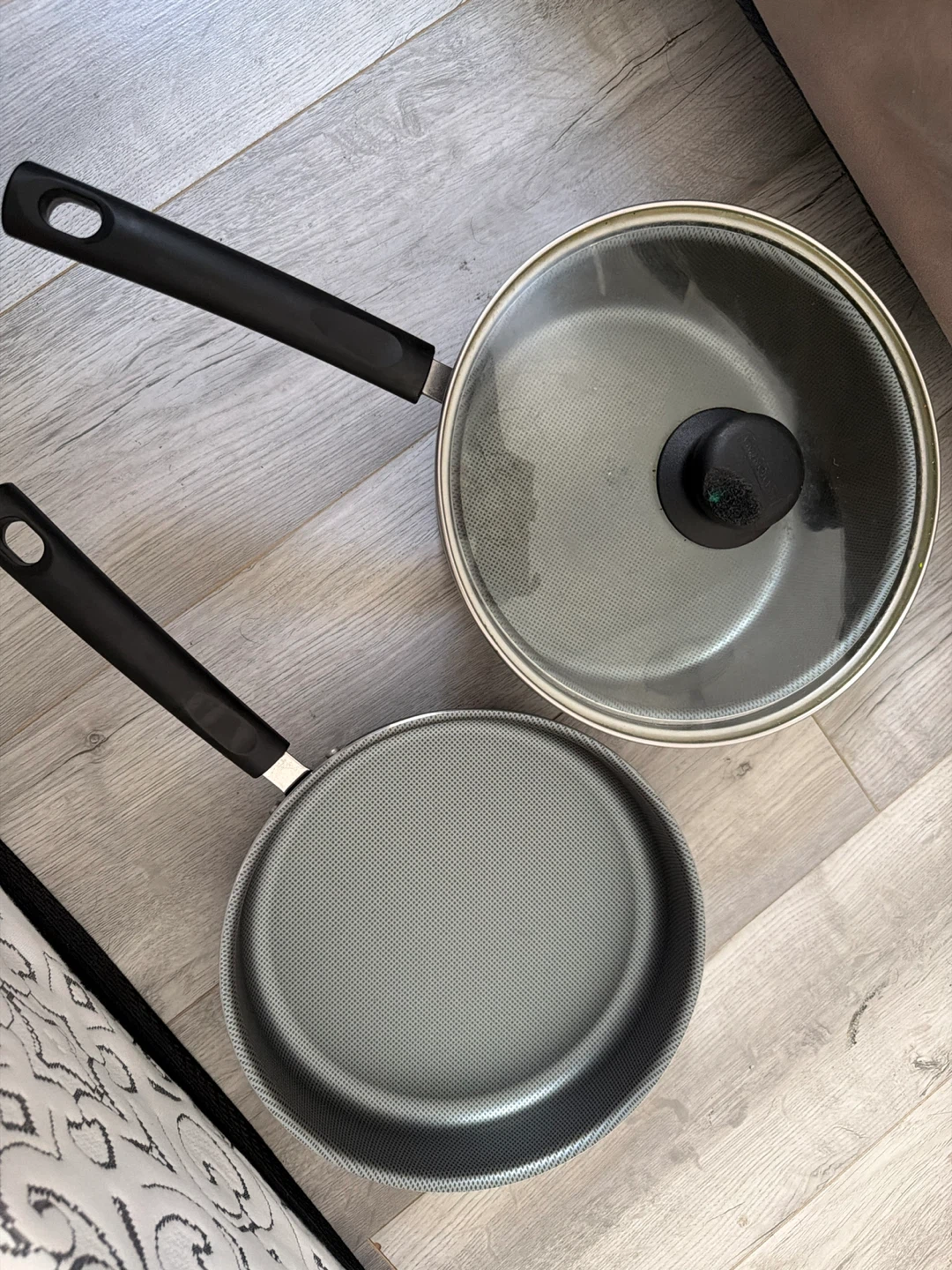 2-piece Non-stick Cookware Set with Lid