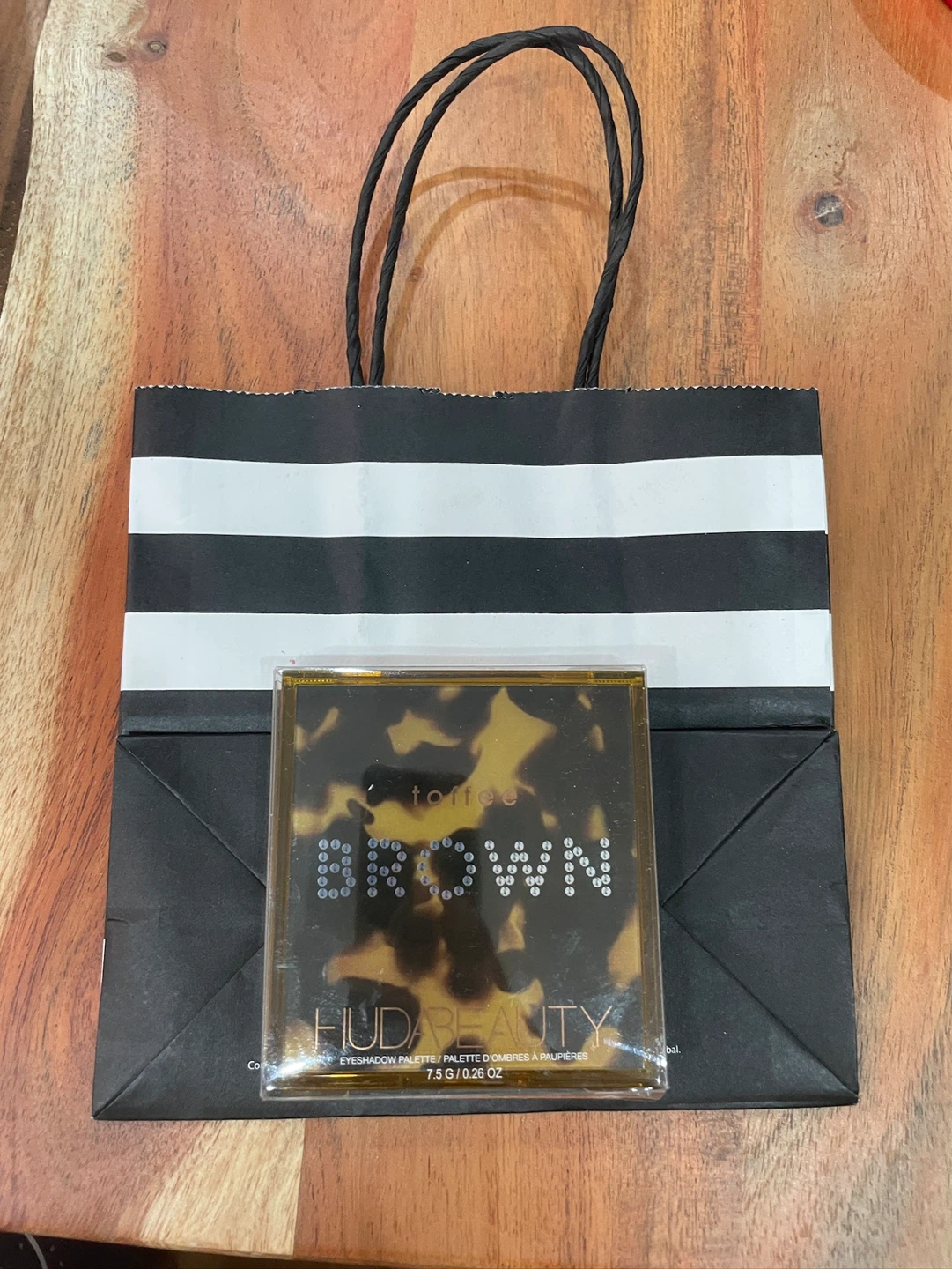Huda Beauty "Toffee" Brown Eyeshadow Palette