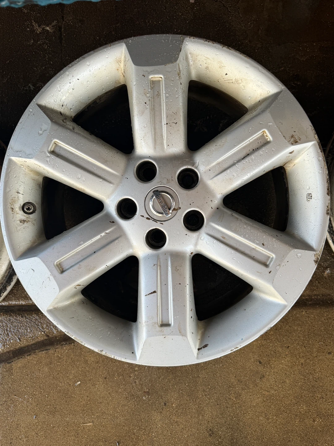 Nissan Alloy Wheels Set of 4 size 18 - photo 2