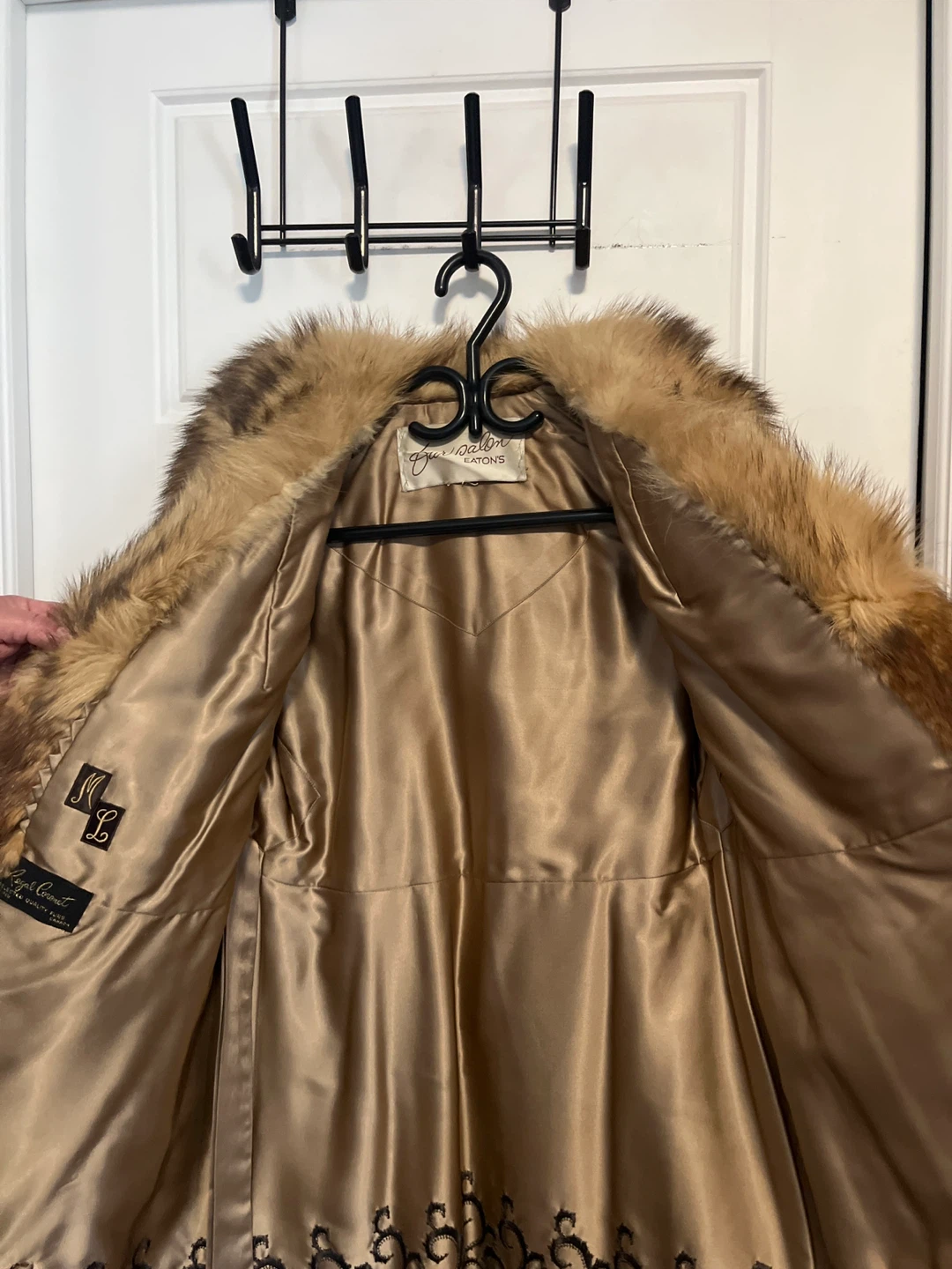 Eaton's Fur Salon Regal Coronet Fur Coat - photo 4