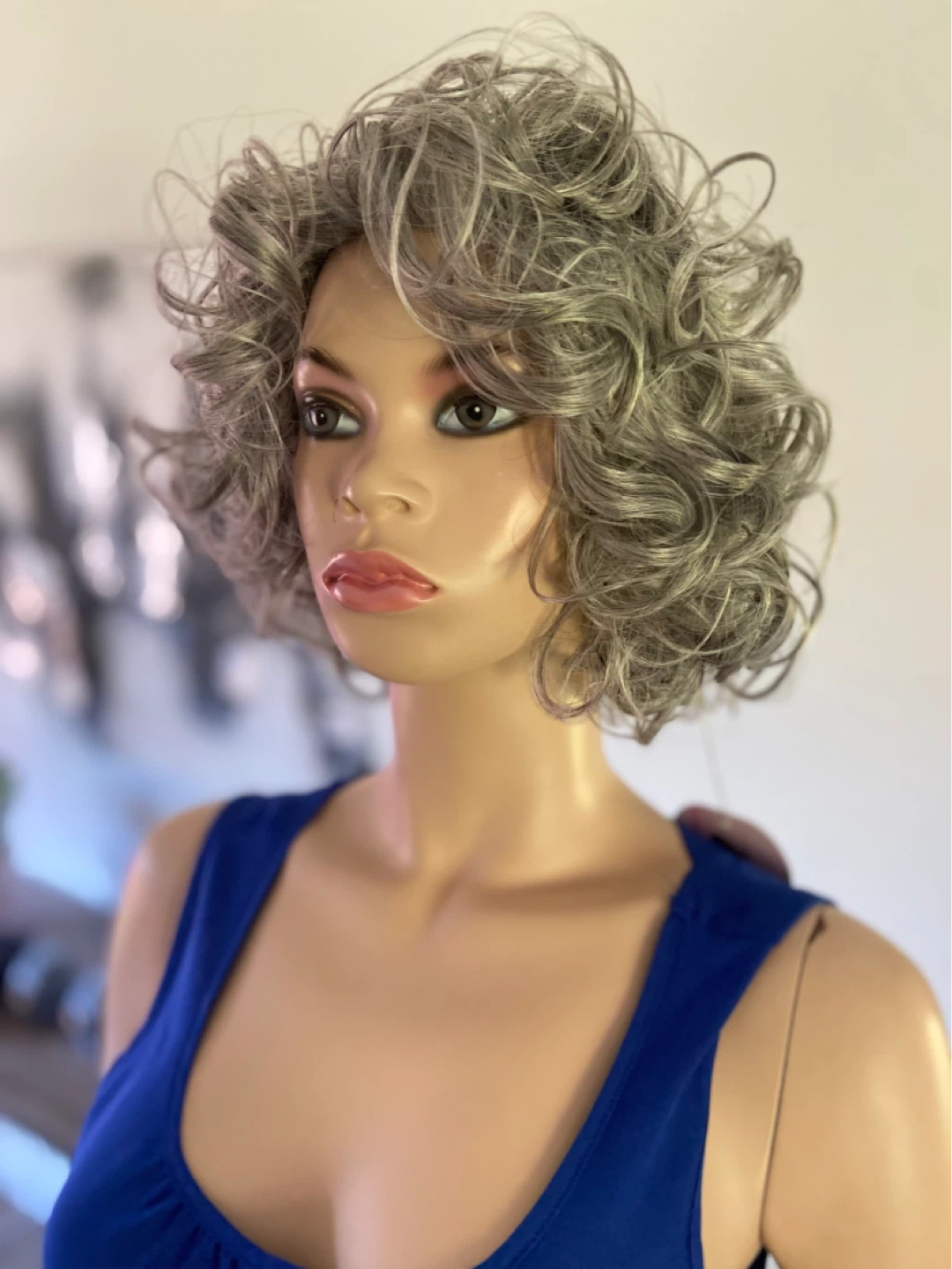 NWT: Short Voluminous Curly Silver Grey Synthetic Wig - photo 3