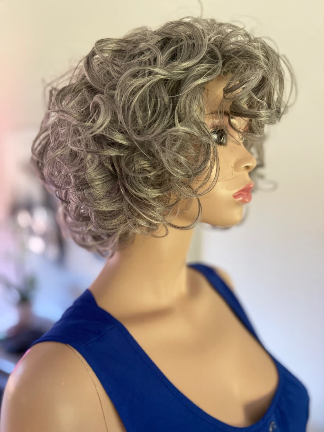 NWT: Short Voluminous Curly Silver Grey Synthetic Wig - photo 5