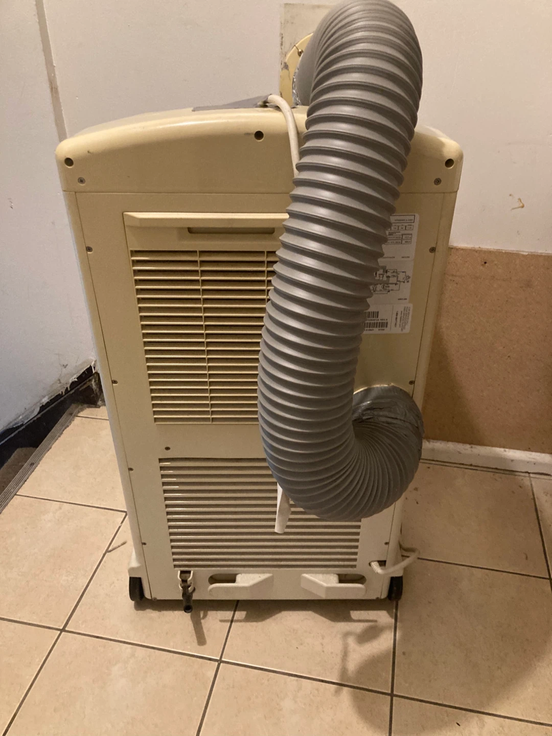 Portable Air Conditioner with Exhaust Hose - photo 4