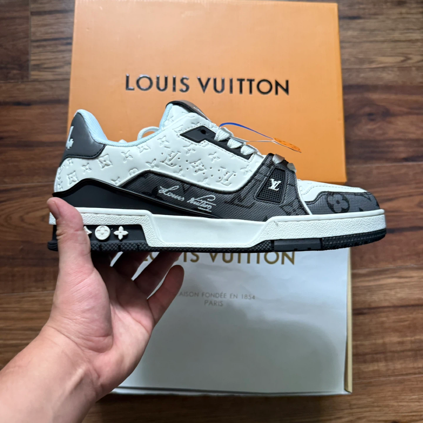 (180$)Louis Vuitton Trainer Sneakers  Message for Real Price