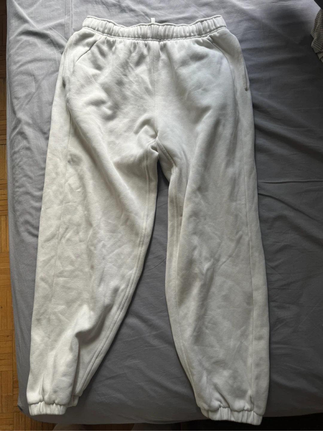 BNWT Lululemon Scuba Mid-Rise Oversized Jogger - Size M - photo 3