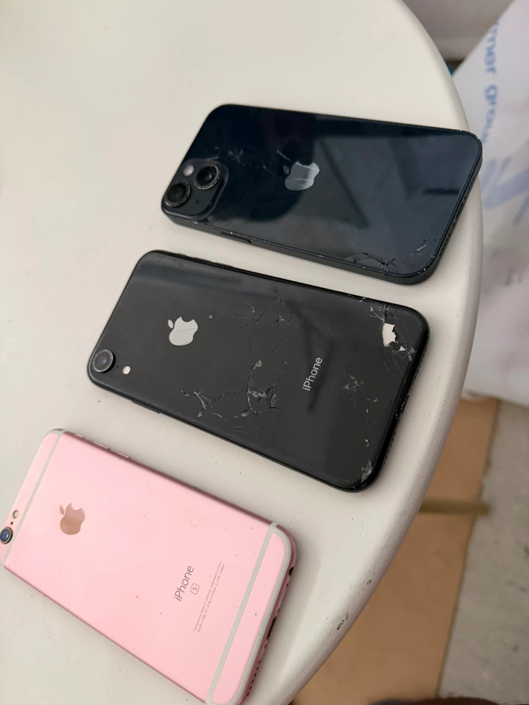 iPhone 14, iPhone XR, iPhone 6s - photo 5