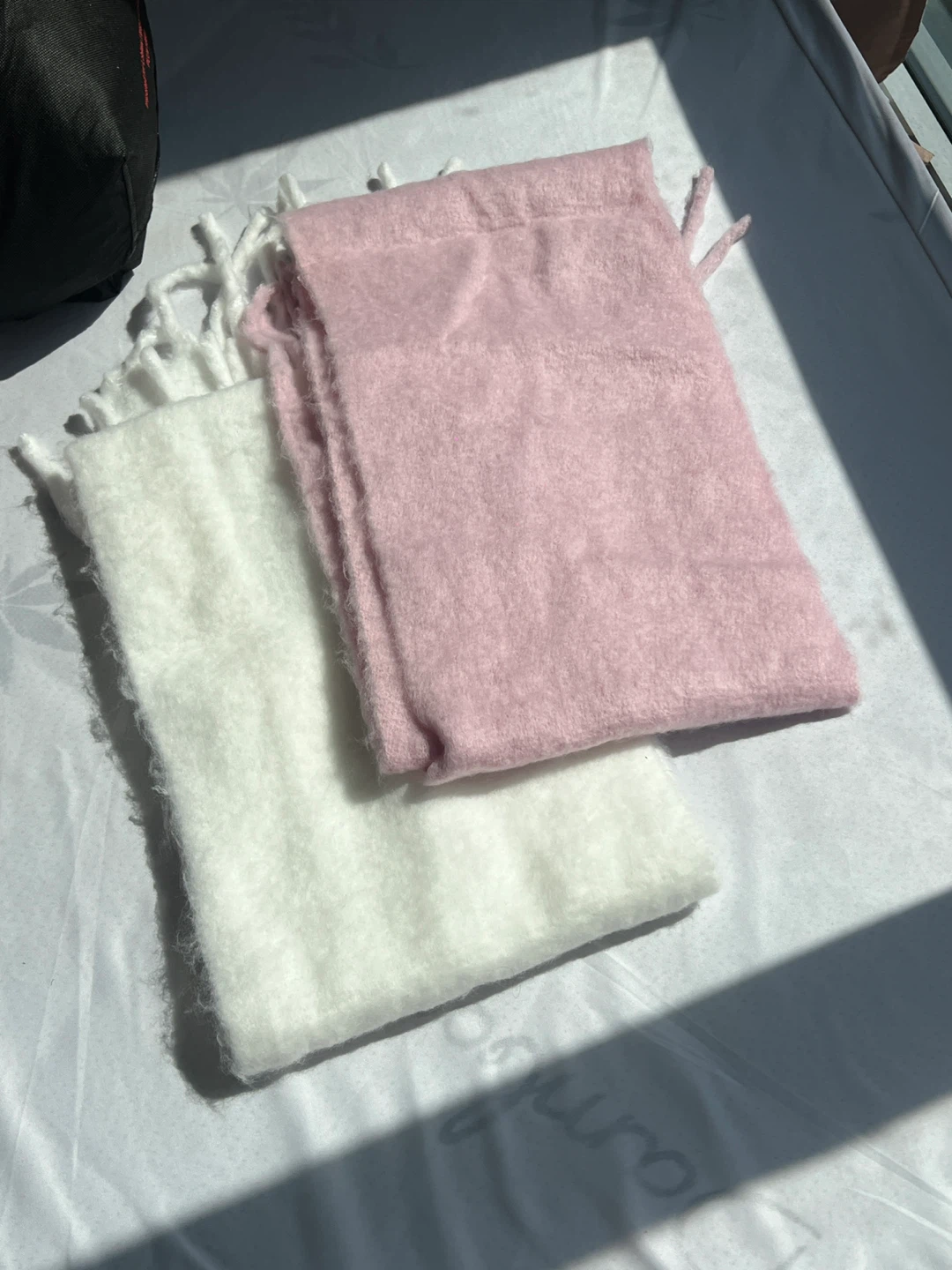 Set of 2 Fluffy Scarves - Pink and White