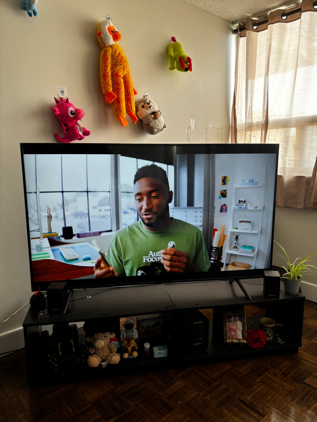 Samsung 65" Smart TV - photo 2
