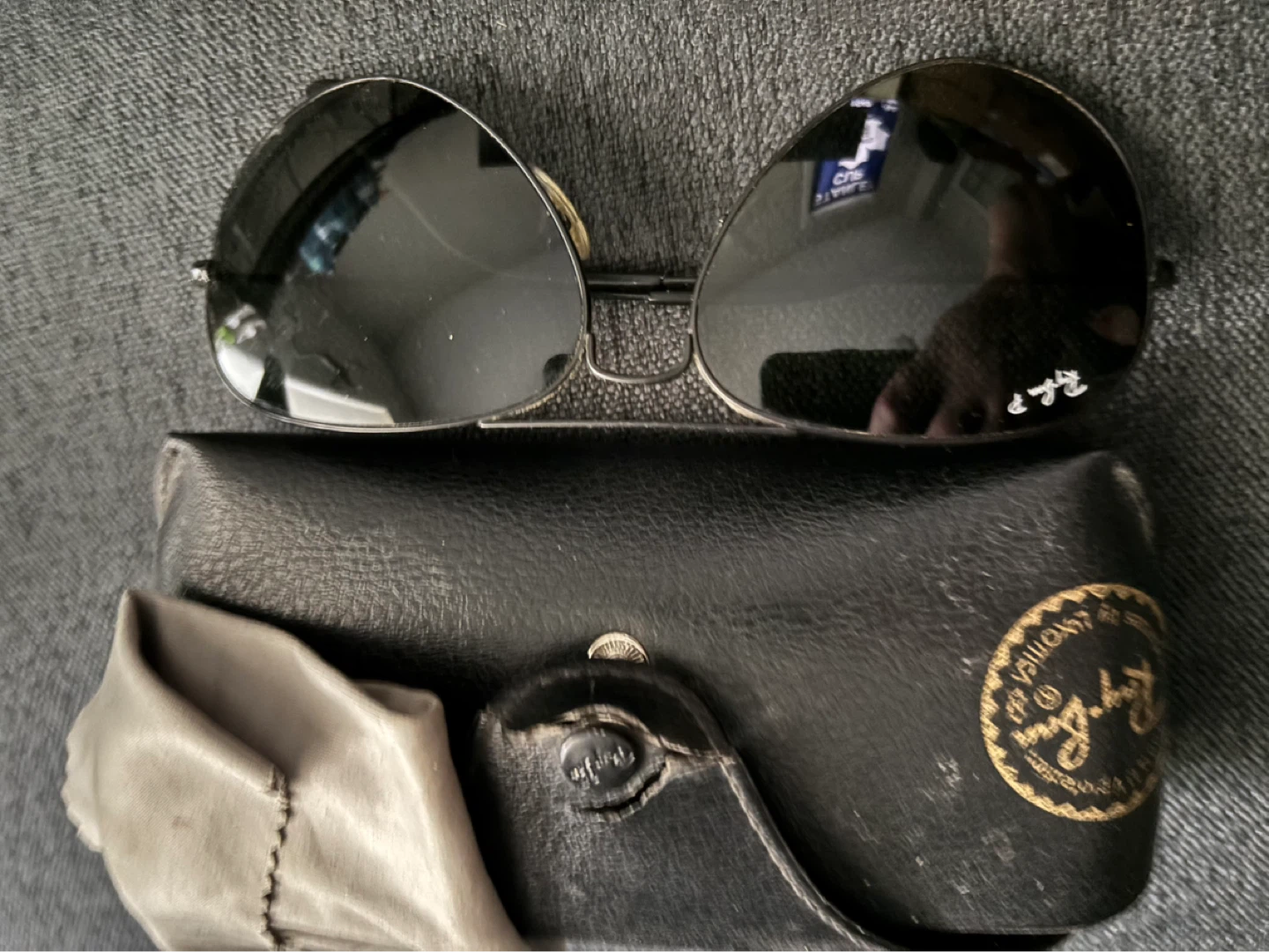 Ray-Ban Aviator Sunglasses with Case