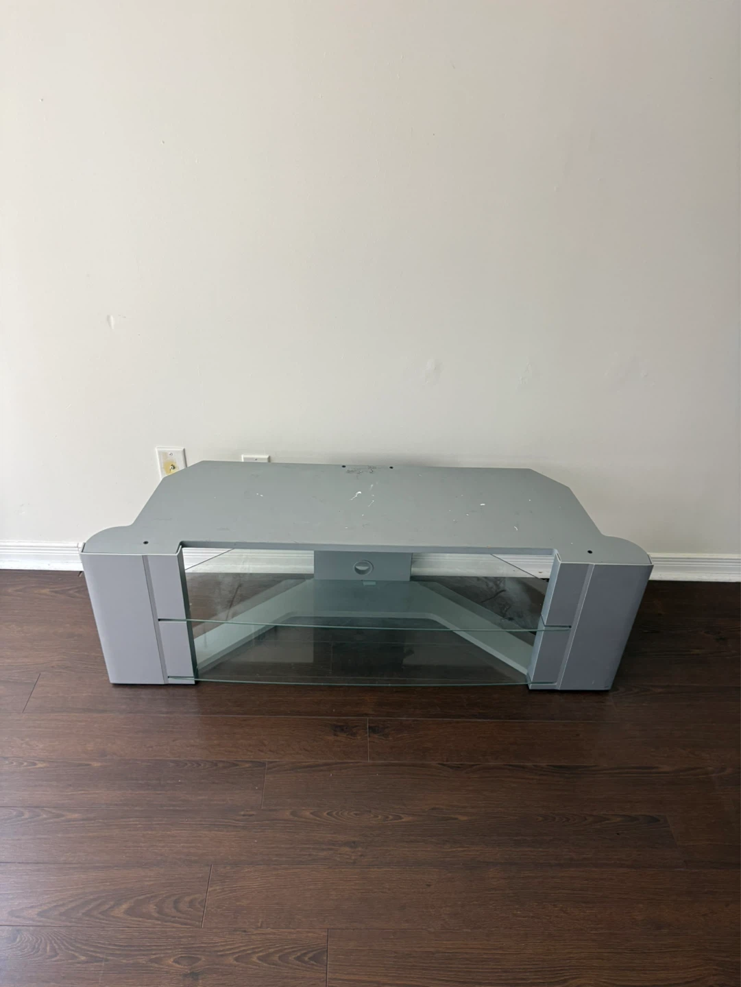 Tv stand with glass shelf’s