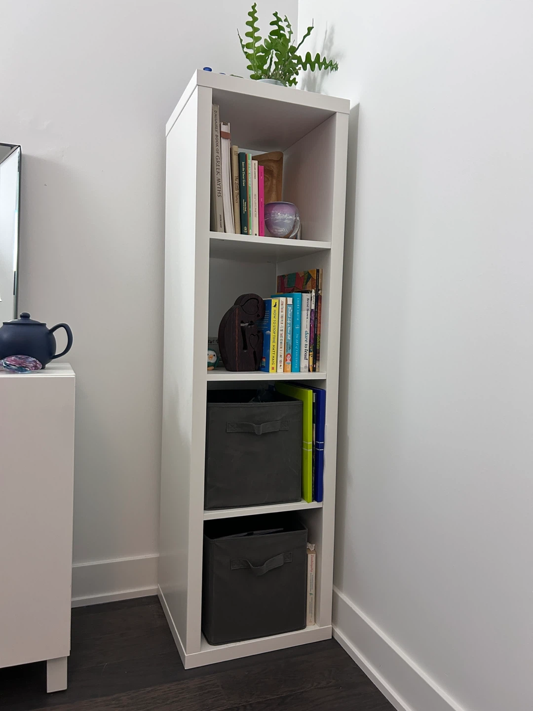 IKEA KALLAX Shelf Unit 1x4 - White - photo 5