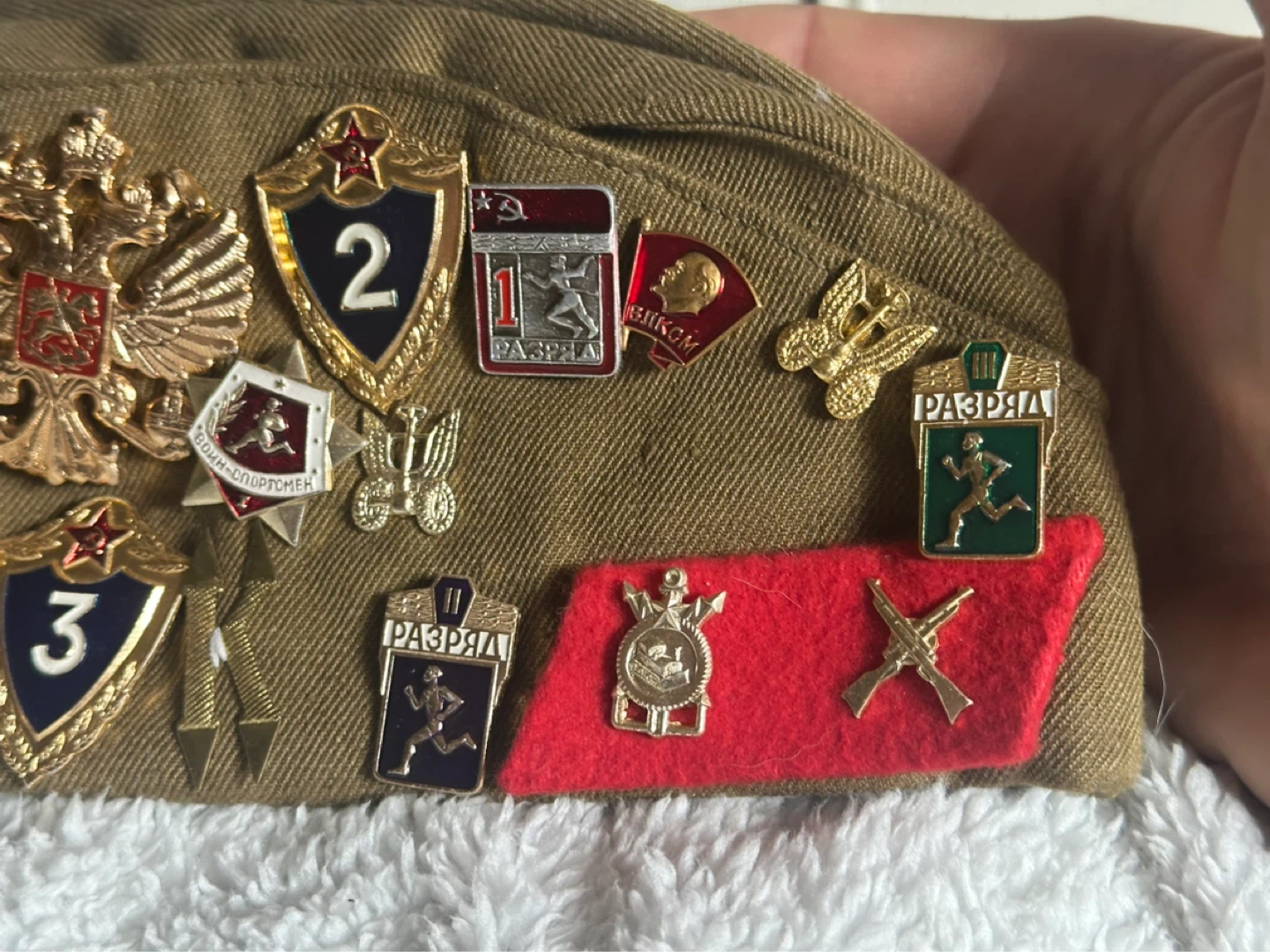 Soviet Army hat with pins - photo 2