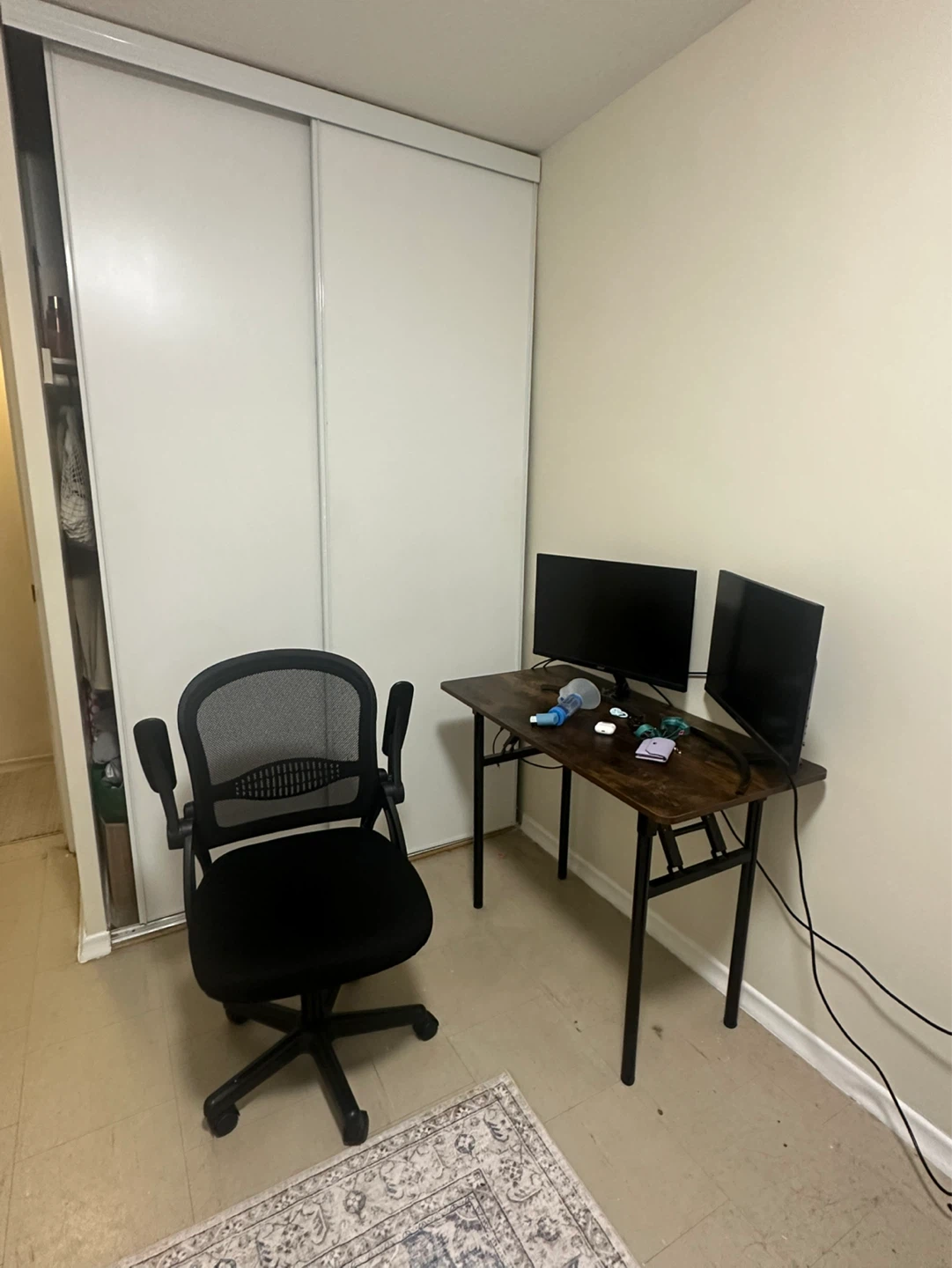 Black Mesh Office Chair - photo 3