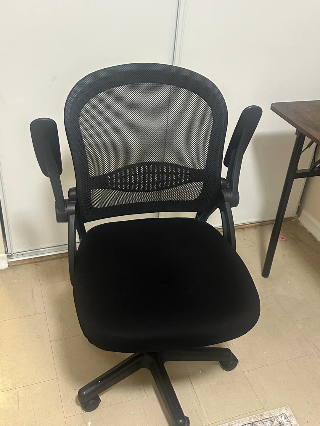 Black Mesh Office Chair - photo 2