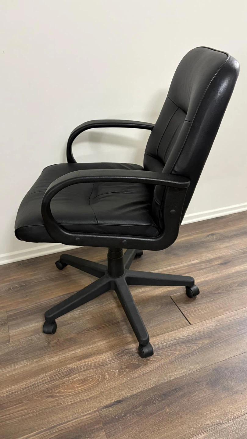 Black Office Chair with Wheels - photo 2