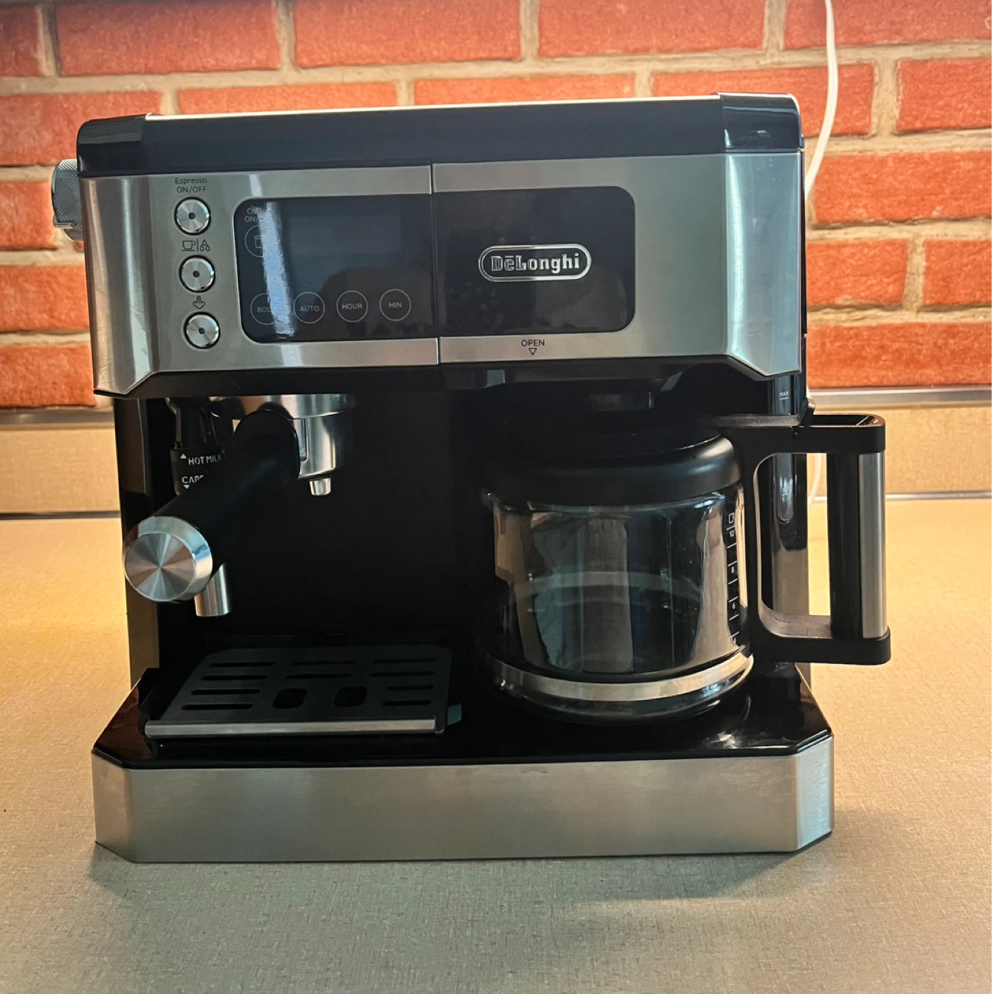 DeLonghi Espresso & Coffee Maker with Carafe