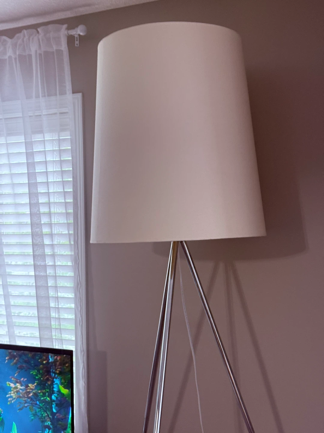 Modern Tripod Floor Lamp - Cream Shade