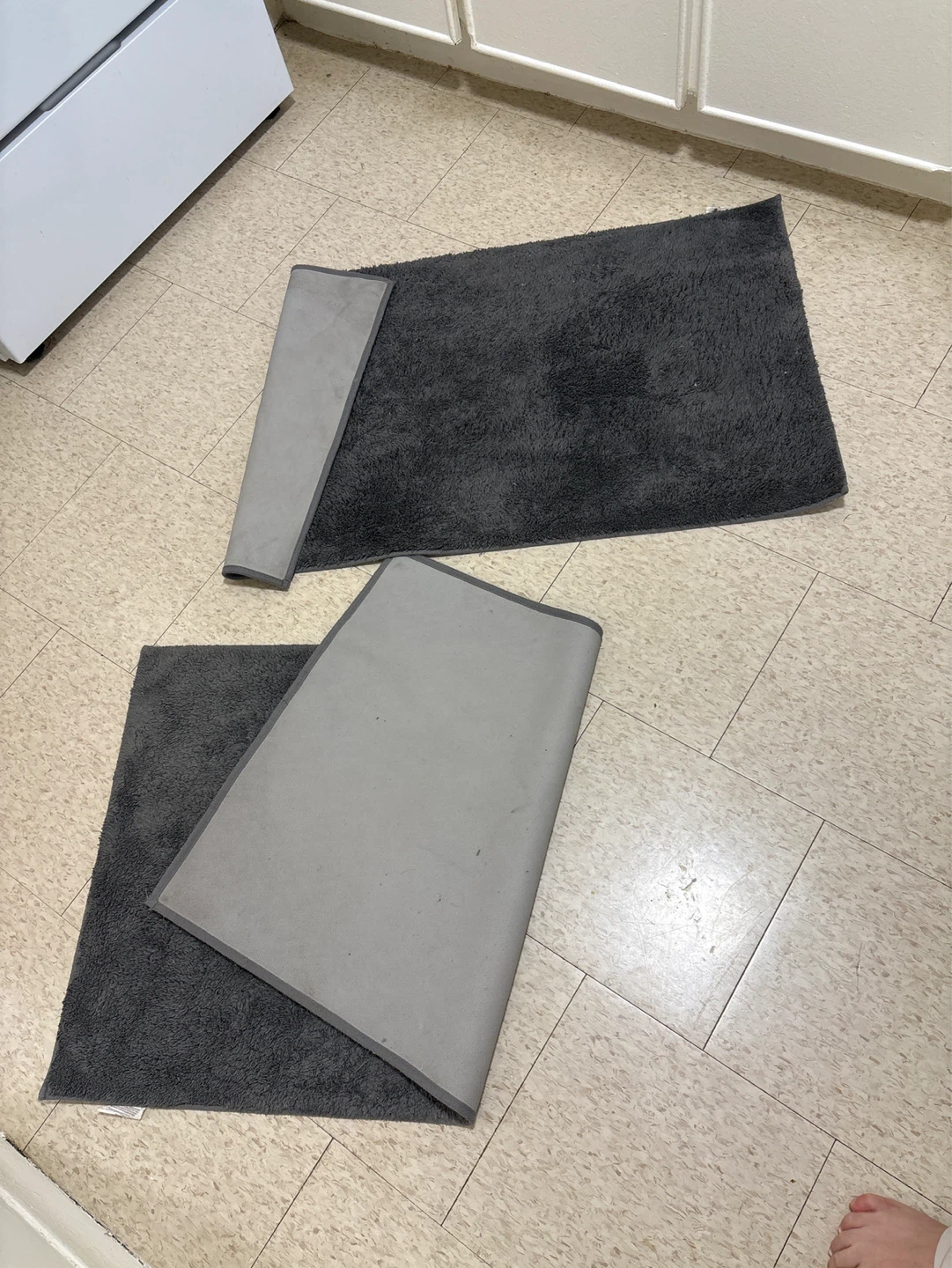 Set of 2 Grey Bath Mats - photo 3