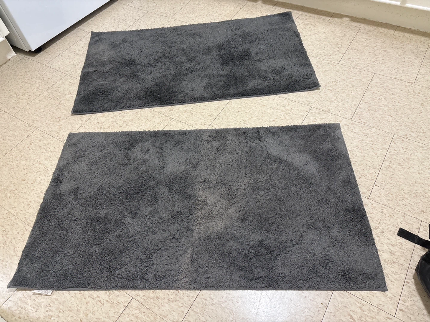 Set of 2 Grey Bath Mats - photo 2