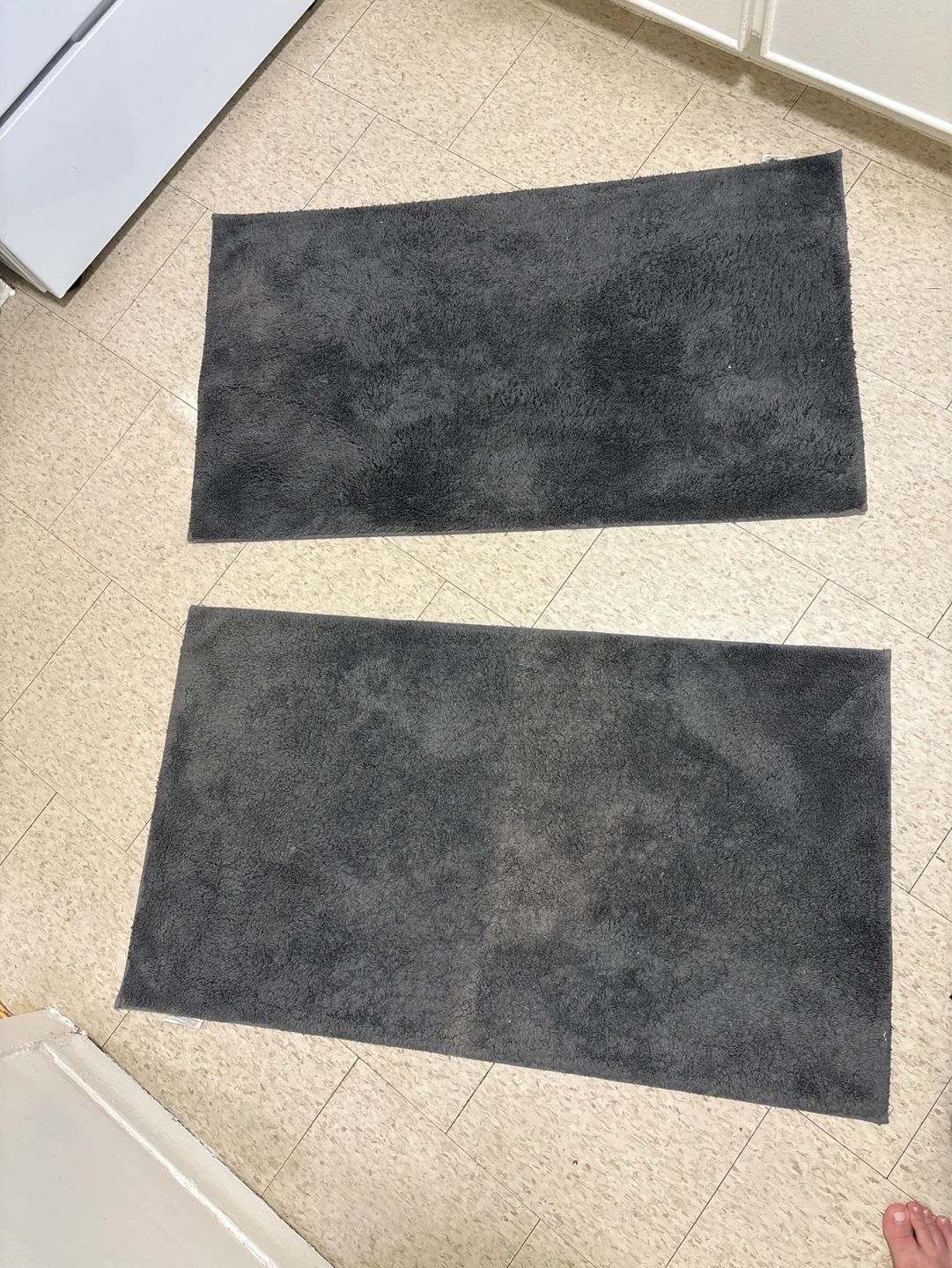 Set of 2 Grey Bath Mats