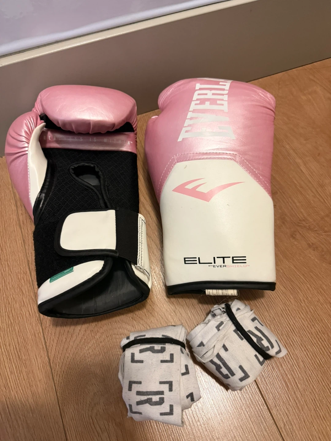 Everlast Pink Boxing Gloves with Hand Wraps