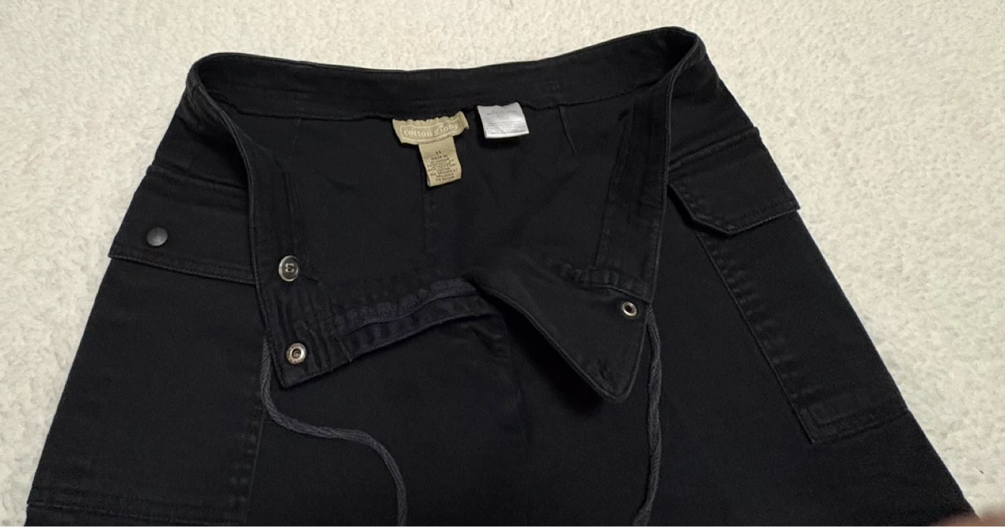 Cotton Ginny black cargo shorts size 11 - photo 3