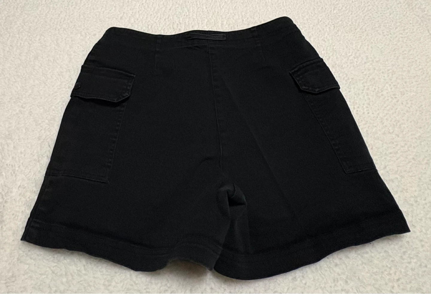 Cotton Ginny black cargo shorts size 11 - photo 2