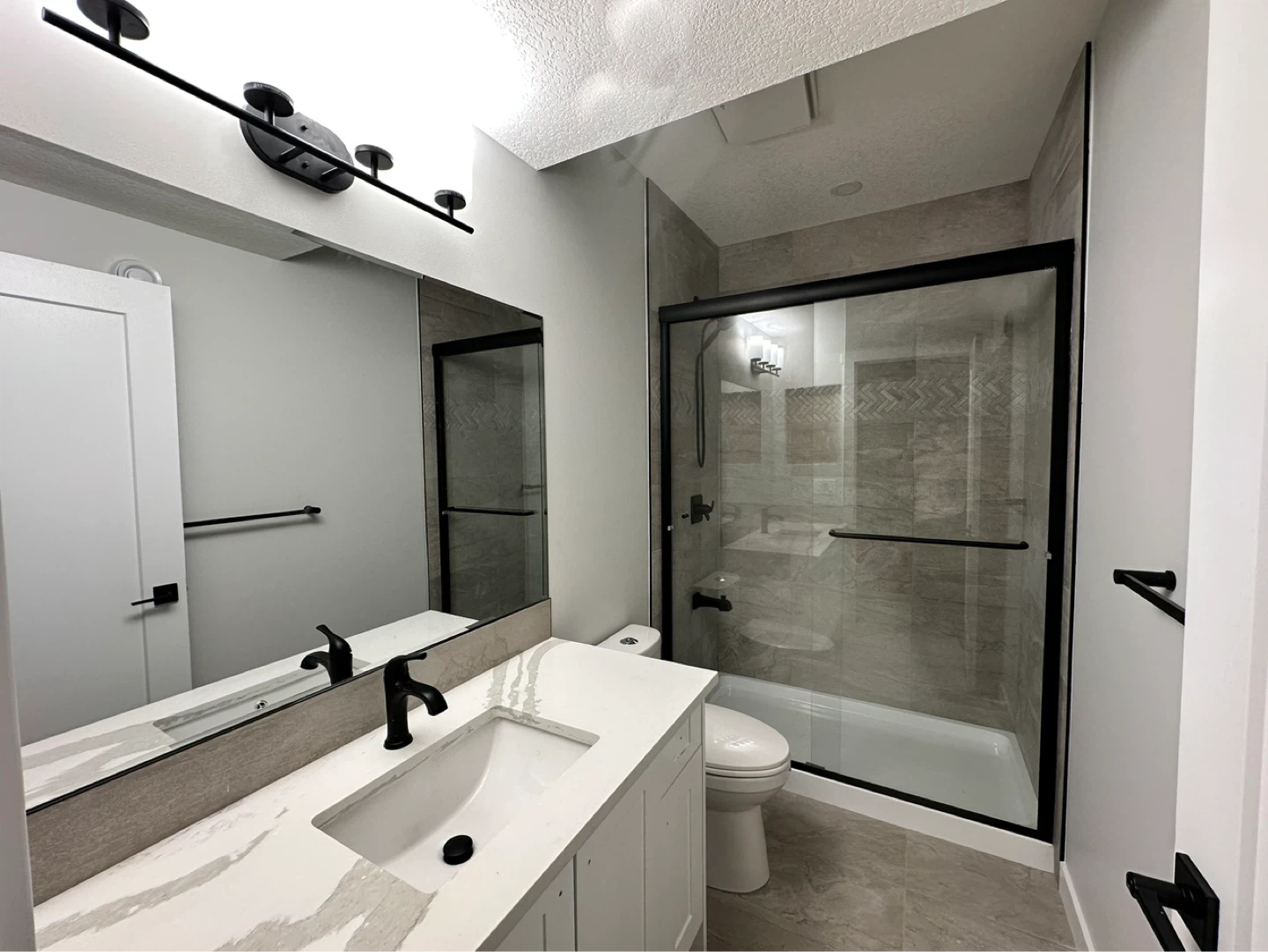 2 Bed 1 Bath Legal Suite for Rent - photo 2