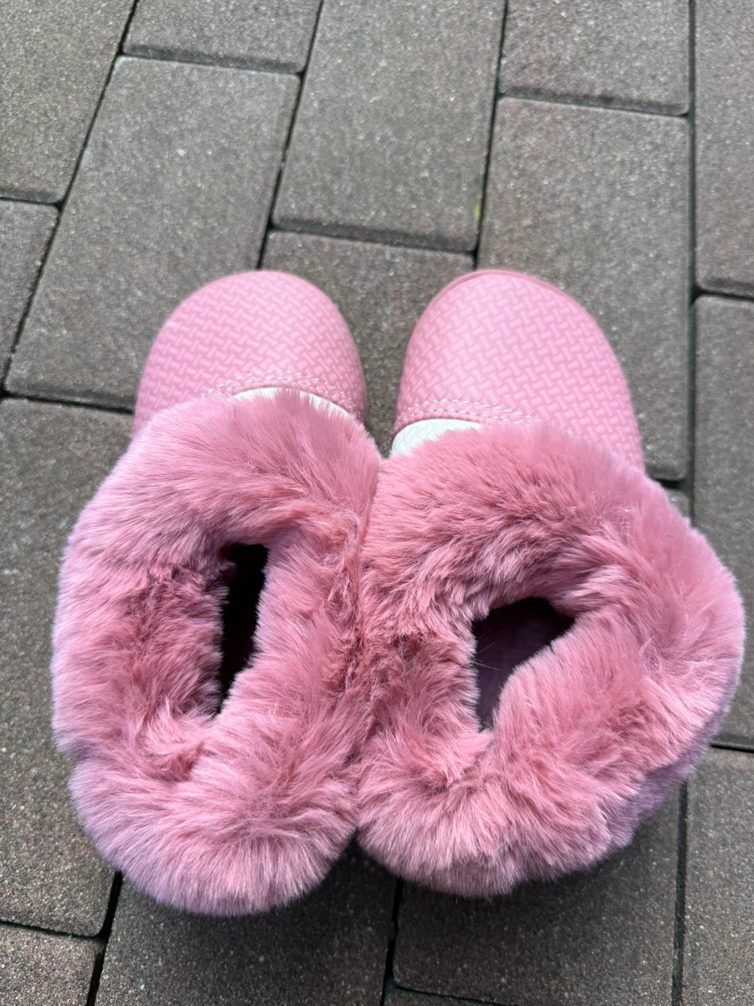 Pink Faux Fur Slippers - Women's Size 6-7