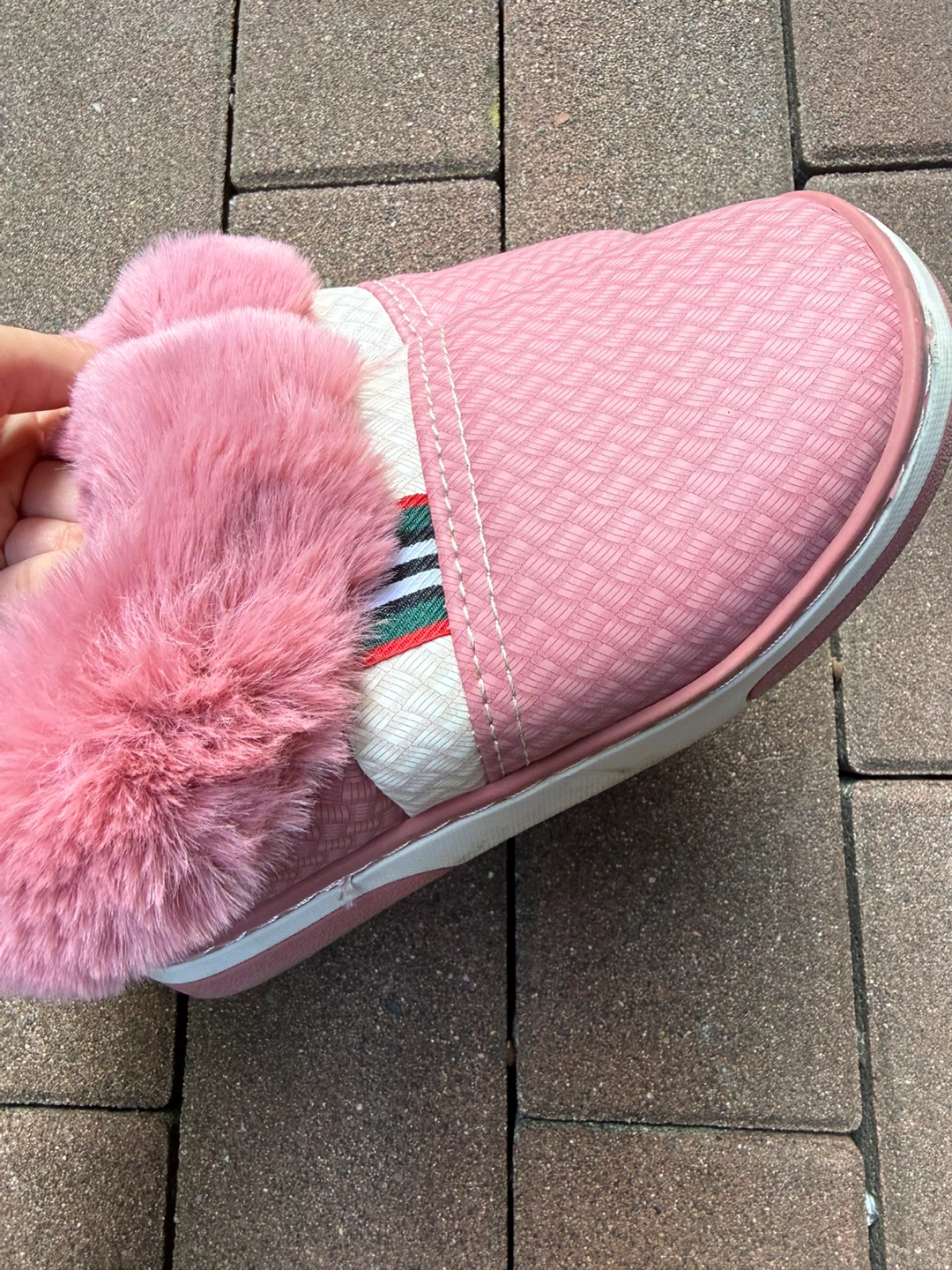 Pink Faux Fur Slippers - Women's Size 6-7 - photo 2