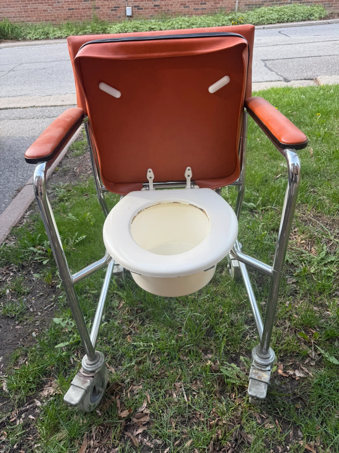 Medical Commode Chair – Very Good Condition