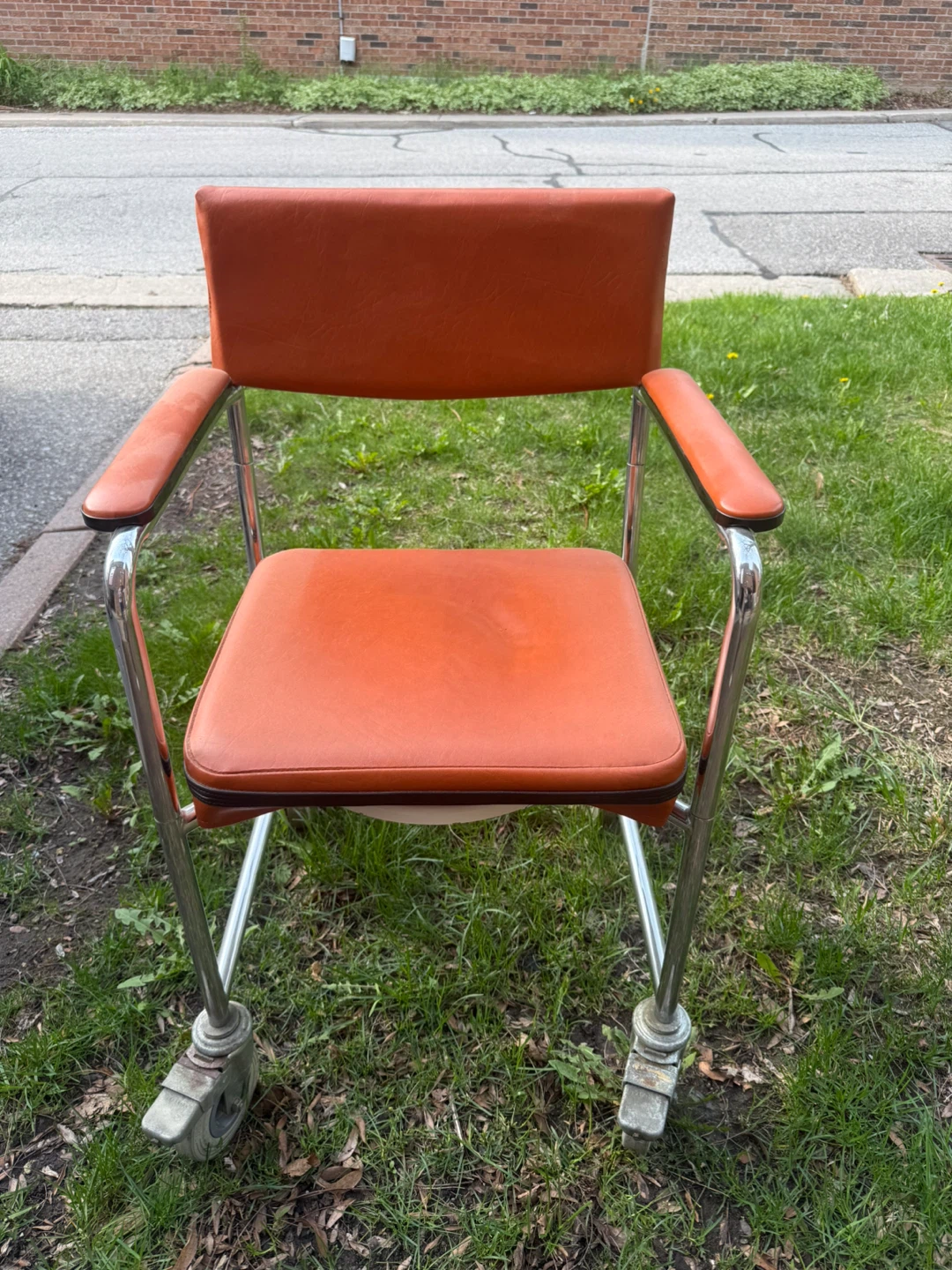 Medical Commode Chair – Very Good Condition - photo 2